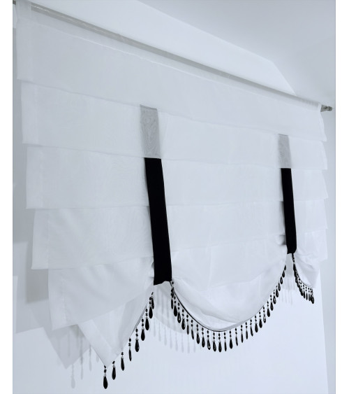 Panel z woalu z czarnymi kryształkami szerokość130cm, wysokość 100cm