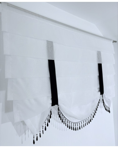 Panel z woalu z czarnymi kryształkami szerokość130cm, wysokość 100cm