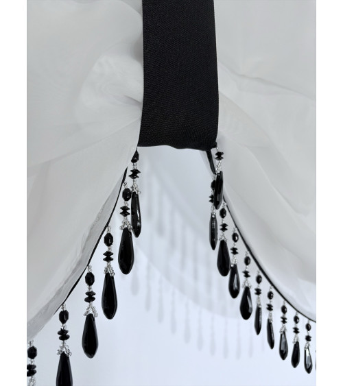 Panel z woalu z czarnymi kryształkami szerokość130cm, wysokość 100cm